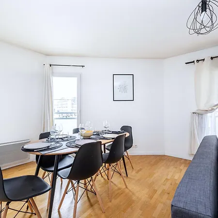 Cosy & Spacieux, Paris 10 Min + Parking Prive. Appartement *