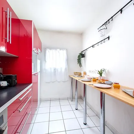 Cosy & Spacieux, Paris 10 Min + Parking Prive. *