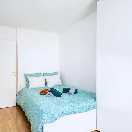 Cosy & Spacieux, Paris 10 Min + Parking Prive. * Saint-Ouen (Seine-Saint-Denis)