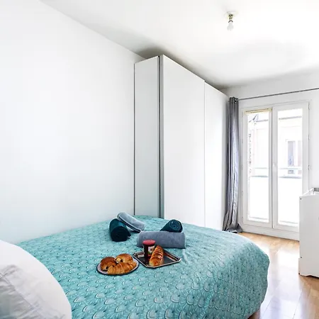 Cosy & Spacieux, Paris 10 Min + Parking Prive.