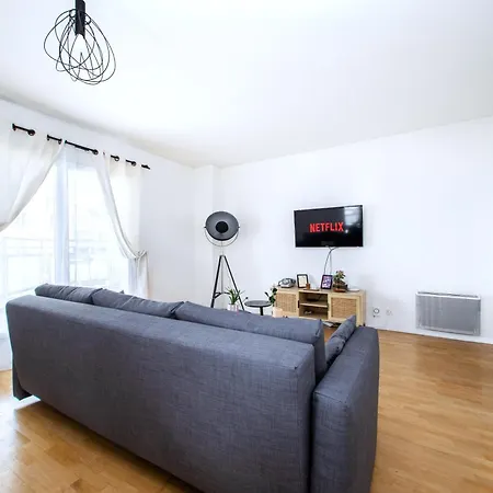 Appartement Cosy & Spacieux, Paris 10 Min + Parking Prive. *