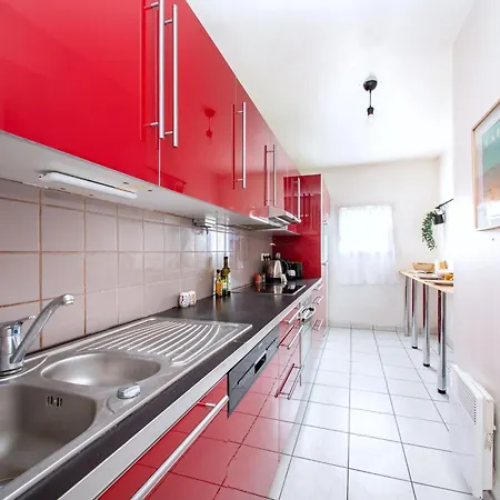 Cosy & Spacieux, Paris 10 Min + Parking Prive.