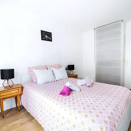 Cosy & Spacieux, Paris 10 Min + Parking Prive. * Saint-Ouen (Seine-Saint-Denis)