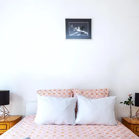 Cosy & Spacieux, Paris 10 Min + Parking Prive. Appartement