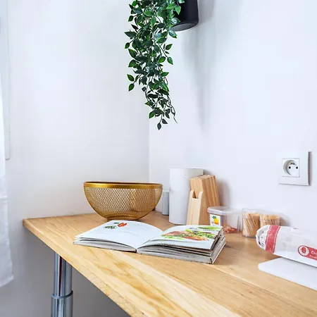 Appartement Cosy & Spacieux, Paris 10 Min + Parking Prive. *