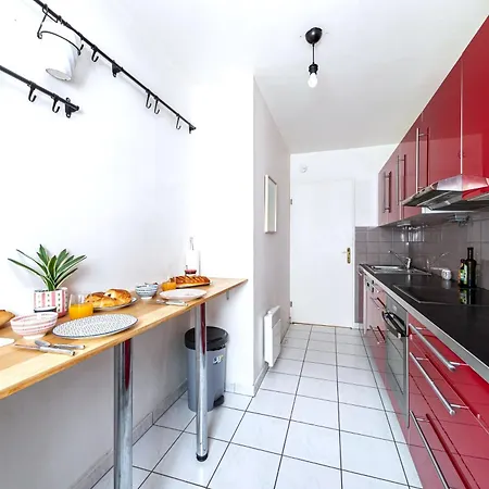 Cosy & Spacieux, Paris 10 Min + Parking Prive. Appartement