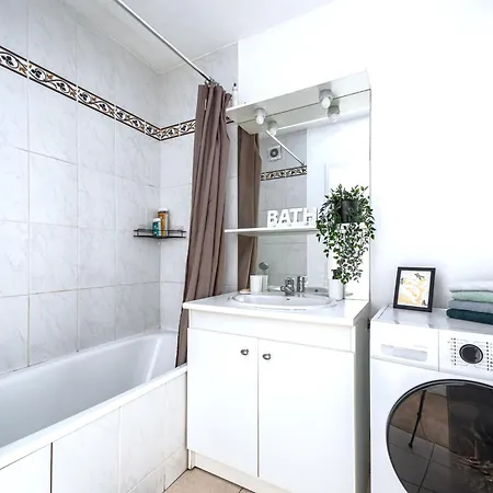 Appartement Cosy & Spacieux, Paris 10 Min + Parking Prive.